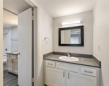 8701 Town Park Drive - Photo Thumbnail 19