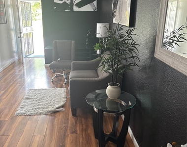 2201 Nettleton - Photo Thumbnail 6