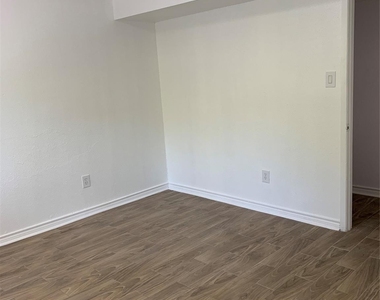 5625 Antoine Drive - Photo Thumbnail 8