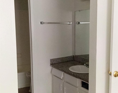 5625 Antoine Drive - Photo Thumbnail 9