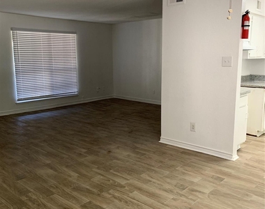 5625 Antoine Drive - Photo Thumbnail 3