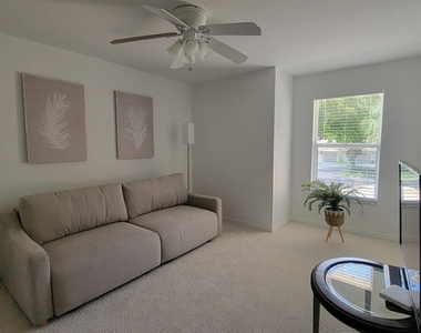 341 Emerald Bay Circle - Photo Thumbnail 4