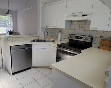 341 Emerald Bay Circle - Photo Thumbnail 8