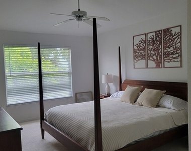 341 Emerald Bay Circle - Photo Thumbnail 10