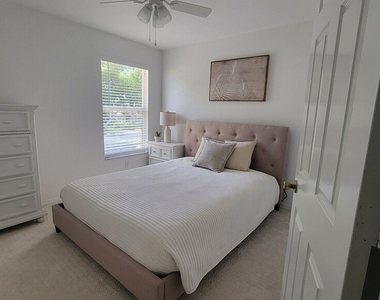 341 Emerald Bay Circle - Photo Thumbnail 13