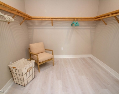 251 Indies Drive E - Photo Thumbnail 34