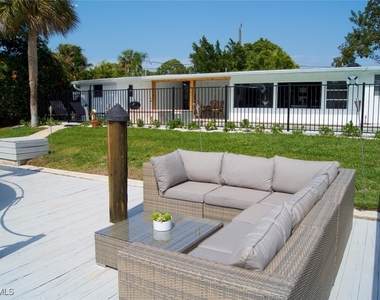 2048 Harbor Lane - Photo Thumbnail 19