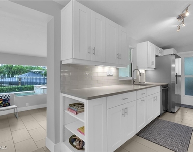2048 Harbor Lane - Photo Thumbnail 6