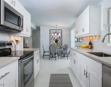 2048 Harbor Lane - Photo Thumbnail 4