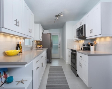 2048 Harbor Lane - Photo Thumbnail 5