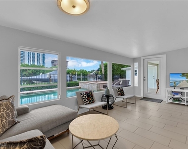 2048 Harbor Lane - Photo Thumbnail 8