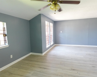 10642 Wolbrook Street - Photo Thumbnail 4