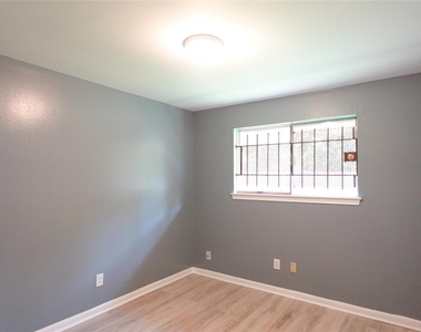 10642 Wolbrook Street - Photo Thumbnail 5