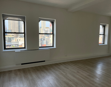 West 34th Street - Photo Thumbnail 1