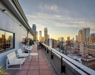 West 34th Street - Photo Thumbnail 17
