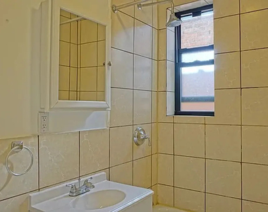 30-49 Crescent Street - Photo Thumbnail 3