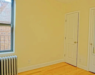 30-49 Crescent Street - Photo Thumbnail 2