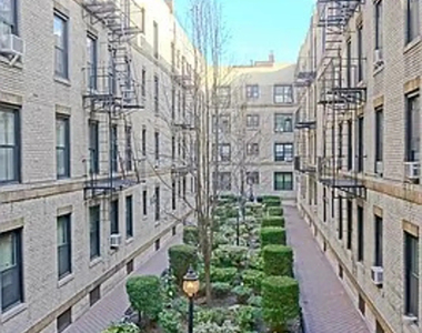 30-49 Crescent Street - Photo Thumbnail 4