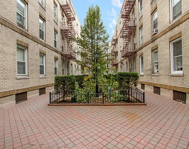 30-49 Crescent Street - Photo Thumbnail 6