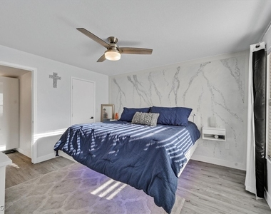 555 E Silverado Ranch Boulevard - Photo Thumbnail 13