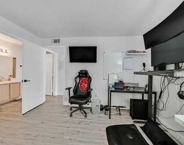 555 E Silverado Ranch Boulevard - Photo Thumbnail 18