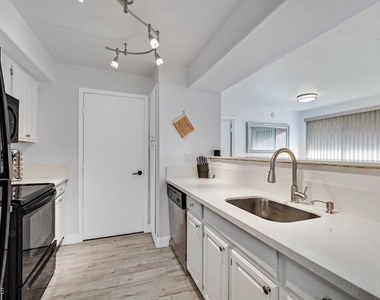 555 E Silverado Ranch Boulevard - Photo Thumbnail 10