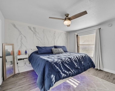 555 E Silverado Ranch Boulevard - Photo Thumbnail 14