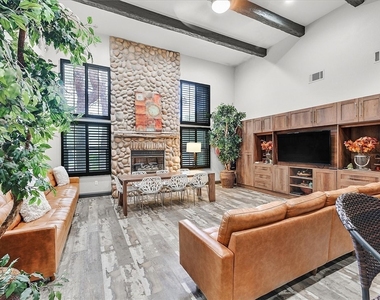 555 E Silverado Ranch Boulevard - Photo Thumbnail 27