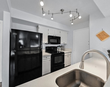 555 E Silverado Ranch Boulevard - Photo Thumbnail 9