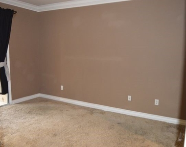 260 E Flamingo Road - Photo Thumbnail 4