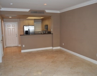 260 E Flamingo Road - Photo Thumbnail 2
