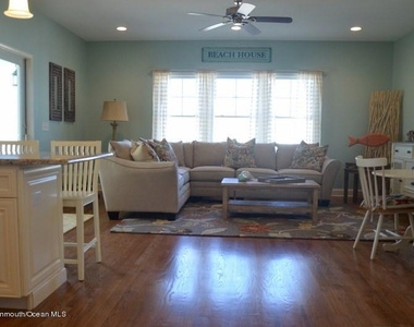 23 Parkway - Photo Thumbnail 17