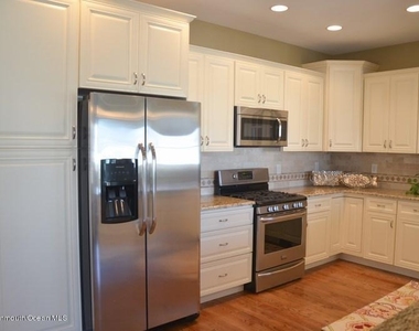 23 Parkway - Photo Thumbnail 8
