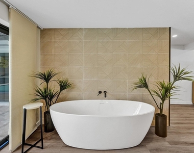5501 Ne 18th Terrace - Photo Thumbnail 7