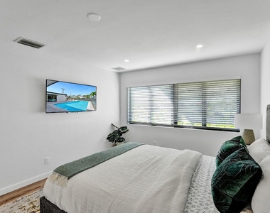 5501 Ne 18th Terrace - Photo Thumbnail 20