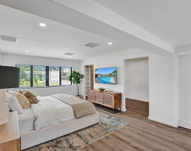 5501 Ne 18th Terrace - Photo Thumbnail 37