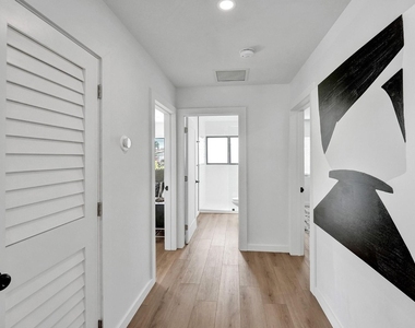 5501 Ne 18th Terrace - Photo Thumbnail 30