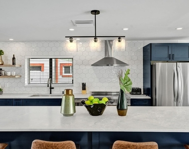 5501 Ne 18th Terrace - Photo Thumbnail 16