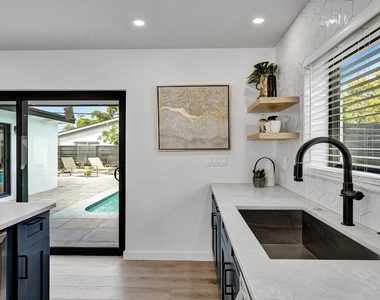 5501 Ne 18th Terrace - Photo Thumbnail 3
