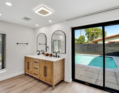 5501 Ne 18th Terrace - Photo Thumbnail 33