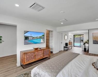 5501 Ne 18th Terrace - Photo Thumbnail 8