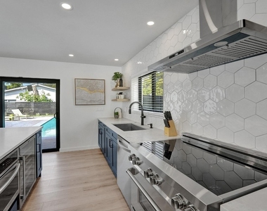 5501 Ne 18th Terrace - Photo Thumbnail 10