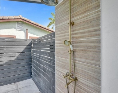 5501 Ne 18th Terrace - Photo Thumbnail 55