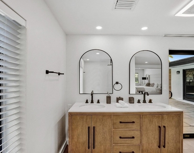 5501 Ne 18th Terrace - Photo Thumbnail 31