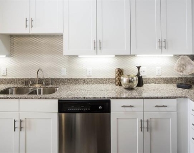 908 N Bishop Avenue - Photo Thumbnail 2