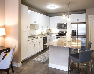 908 N Bishop Avenue - Photo Thumbnail 1