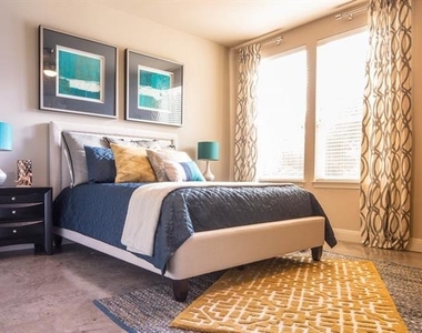908 N Bishop Avenue - Photo Thumbnail 5
