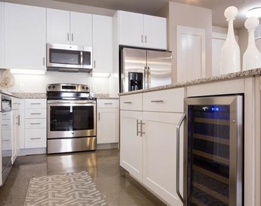 908 N Bishop Avenue - Photo Thumbnail 4