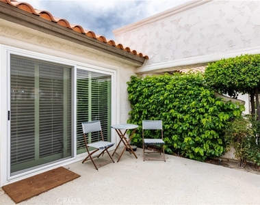 216 Desert Falls Drive East - Photo Thumbnail 33