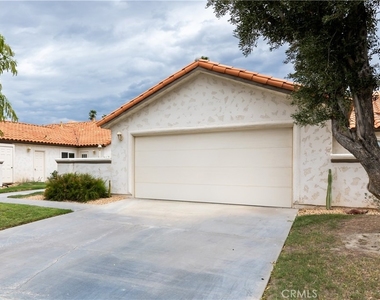 216 Desert Falls Drive East - Photo Thumbnail 35
